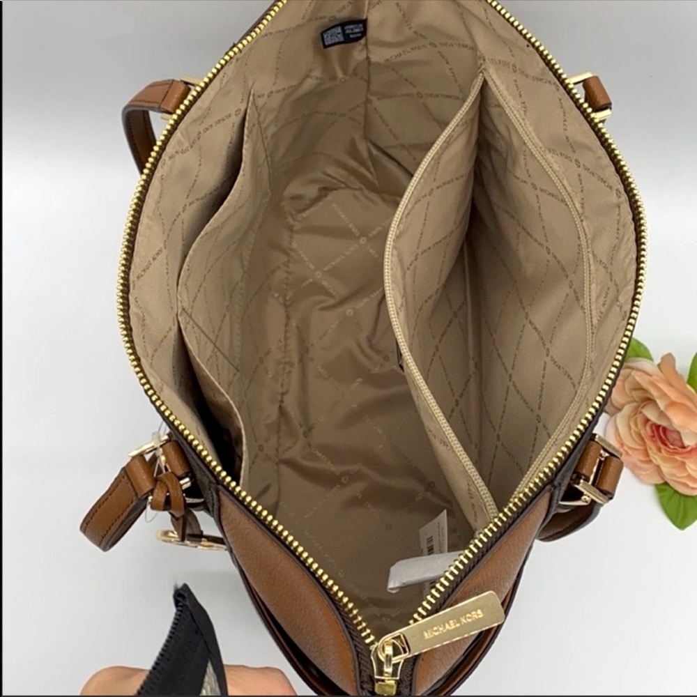 MICHAEL KORS CHARLOTTE LG TZ TOTE BROWN - Picture 7 of 13